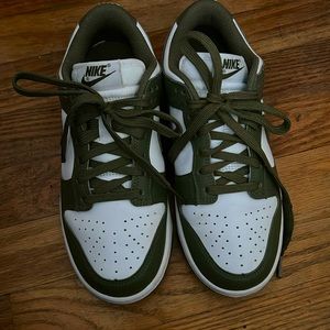 Nike Dunks / Olive Green / 6.5